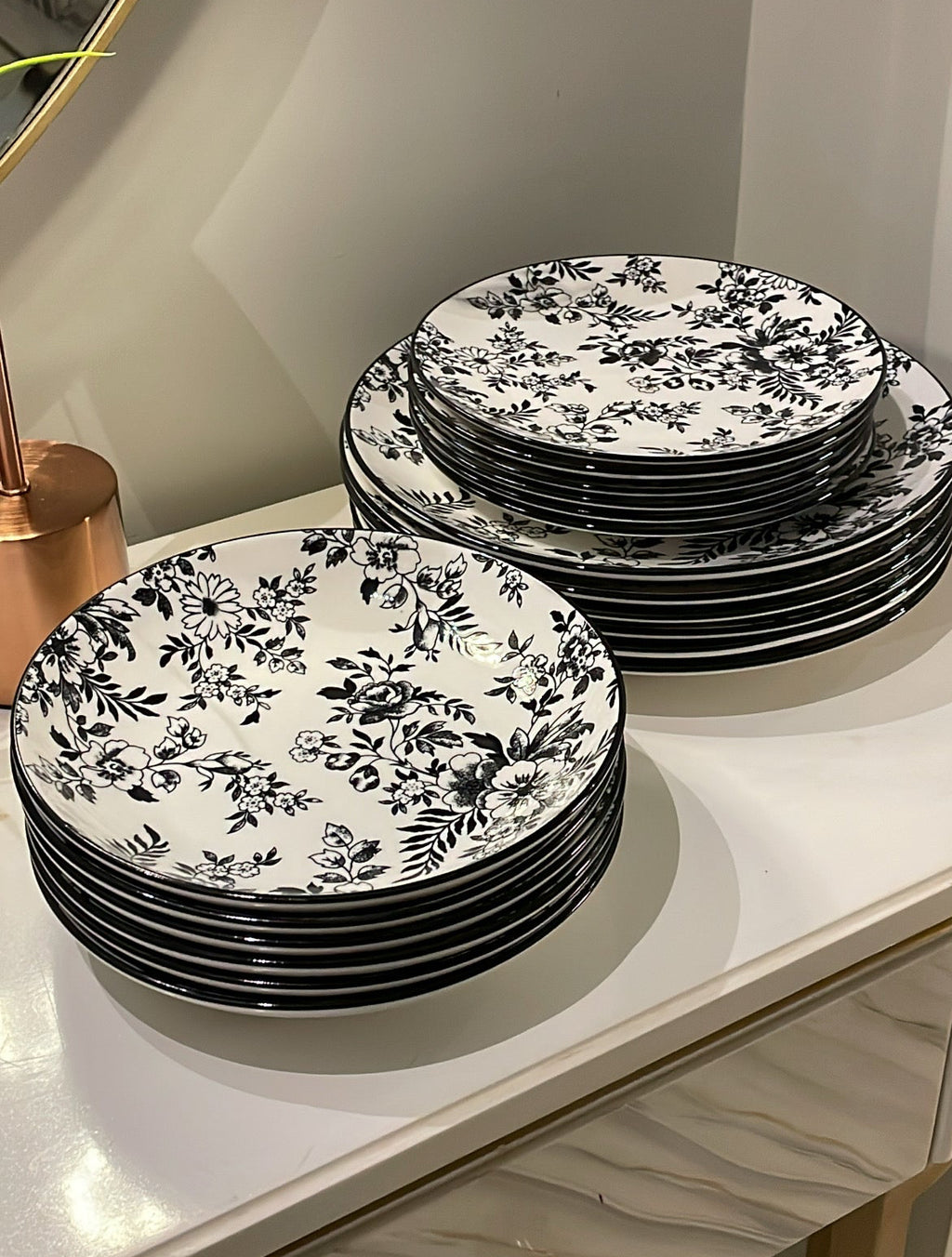 Floral black plate set