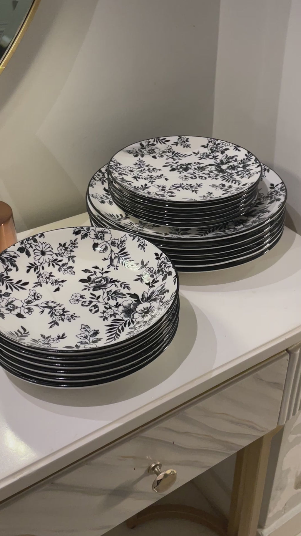 Floral black plate set